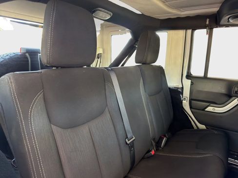 Used 2014 Jeep Wrangler Unlimited Sahara w/ Connectivity Group AWD/4WD image 19