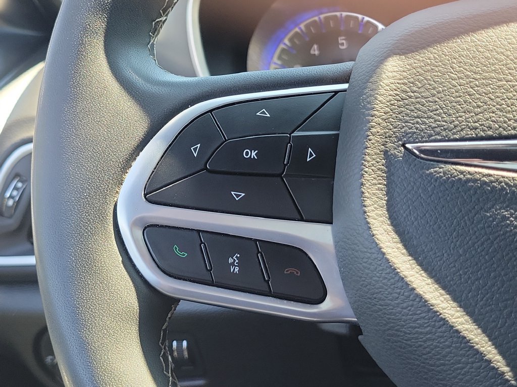 Used 2025 Chrysler Pacifica Select FWD image 22