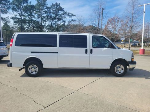 Used 2021 Chevrolet Express 3500 LT w/ LT Preferred Equipment Group image 8