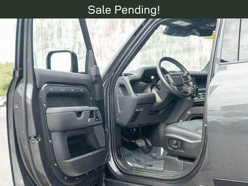 Certified 2024 Land Rover Defender 110 X-Dynamic SE AWD/4WD image 11