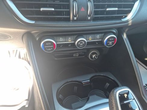 Used 2024 Alfa Romeo Giulia Veloce image 22