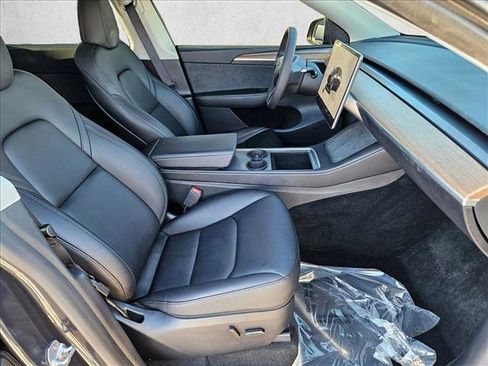 Used 2024 Tesla Model Y Long Range image 21