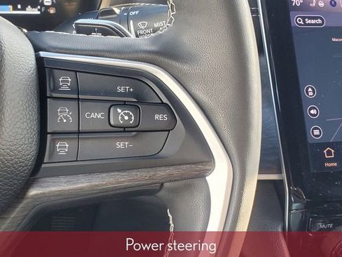 Used 2025 Jeep Grand Cherokee Limited w/ Black Appearance Package AWD/4WD image 27