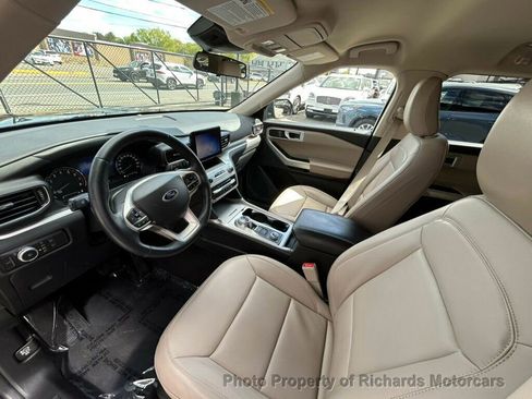 Used 2022 Ford Explorer XLT AWD/4WD image 13