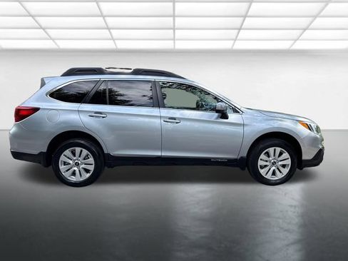 Used 2017 Subaru Outback 2.5i Premium w/ Popular Package #2 AWD/4WD image 6