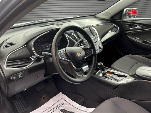Used 2017 Chevrolet Malibu LT FWD image 16