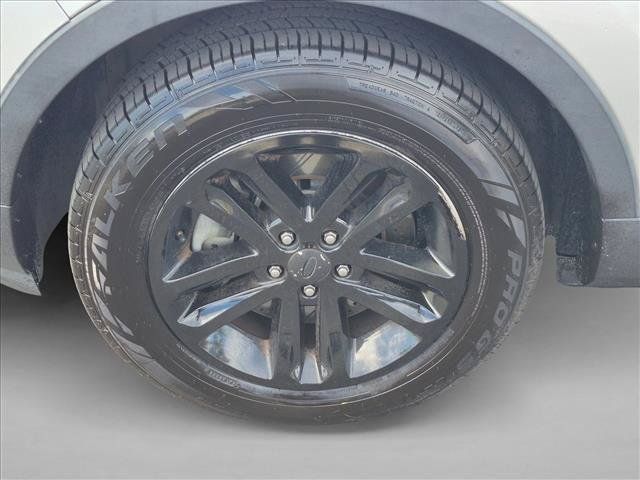 Used 2015 Ford Explorer XLT w/ Equipment Group 202A FWD image 13