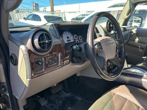 Used 2003 HUMMER H2 w/ Preferred Equipment Group AWD/4WD image 16