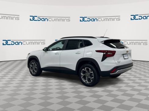 Used 2025 Chevrolet Trax LT FWD image 6