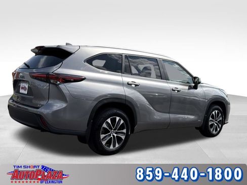Used 2025 Toyota Highlander XLE AWD/4WD image 10