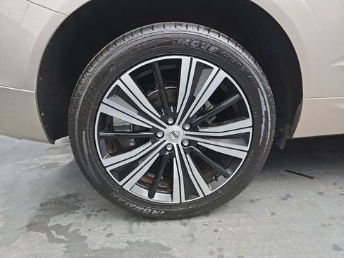 Used 2023 Volvo XC60 B5 Plus w/ Protection Package Premier FWD image 21