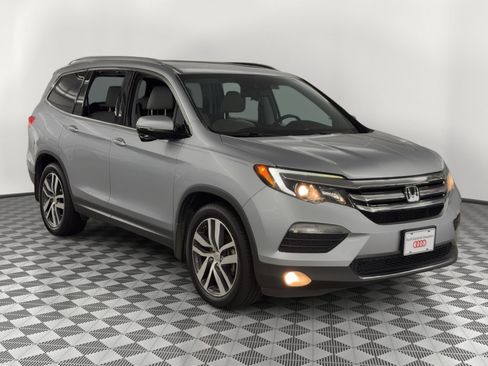 Used 2017 Honda Pilot Touring image 7