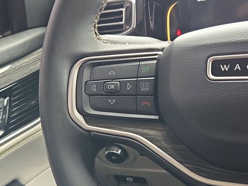 Used 2022 Jeep Wagoneer Series III w/ Rear Seat Video Group 1 image 17