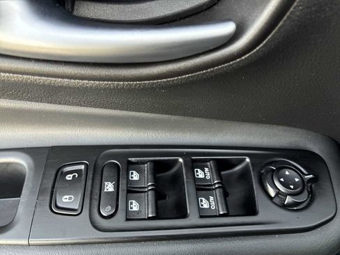 Certified 2022 Jeep Renegade Altitude w/ Convenience Group AWD/4WD image 15