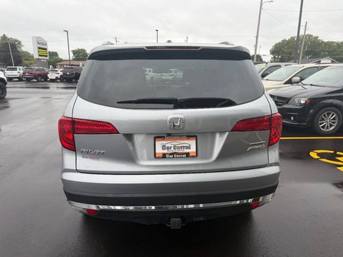 Used 2017 Honda Pilot Touring image 4