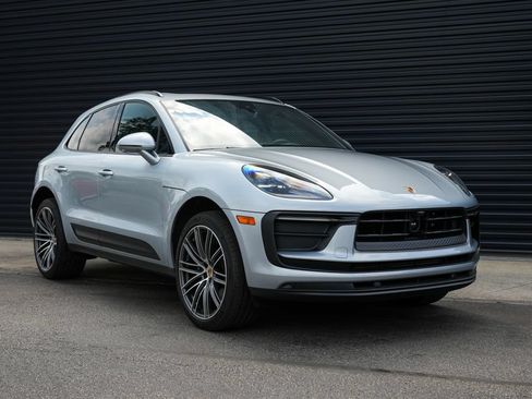 Certified 2026 Porsche Macan AWD/4WD image 39