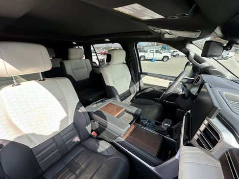 Used 2025 Toyota Sequoia Capstone image 12