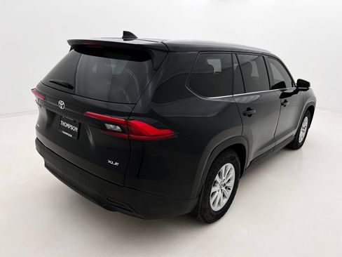 Used 2024 Toyota Grand Highlander AWD image 11