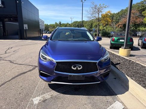 Used 2019 INFINITI QX30 FWD image 2