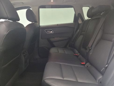 Used 2021 Nissan Rogue SV w/ Premium Package image 18