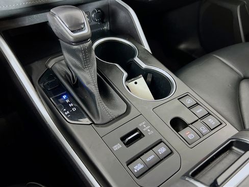 Used 2023 Toyota Highlander XLE image 17