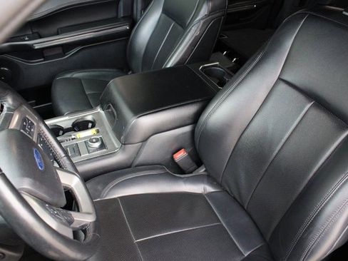 Used 2021 Ford Expedition XLT image 18