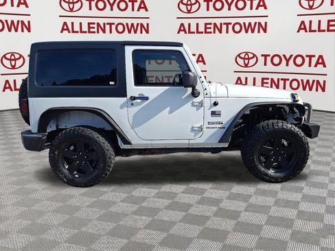 Used 2018 Jeep Wrangler Sport AWD/4WD image 9