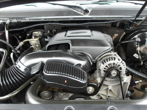 Used 2013 Chevrolet Avalanche LT w/ Suspension Package, Off-Road image 25