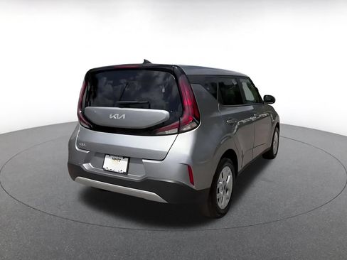 Used 2025 Kia Soul LX w/ LX Technology Package FWD image 15
