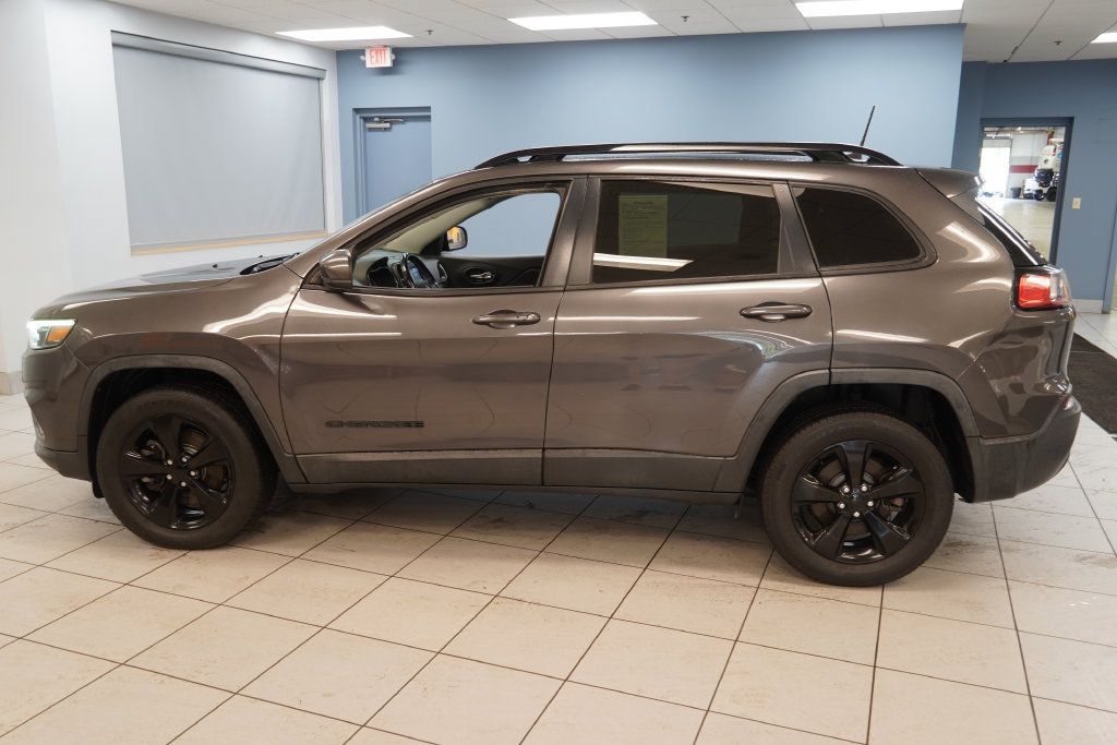 Used 2019 Jeep Cherokee Latitude Plus AWD/4WD image 2