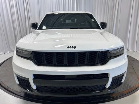 Used 2023 Jeep Grand Cherokee L Laredo AWD/4WD image 25