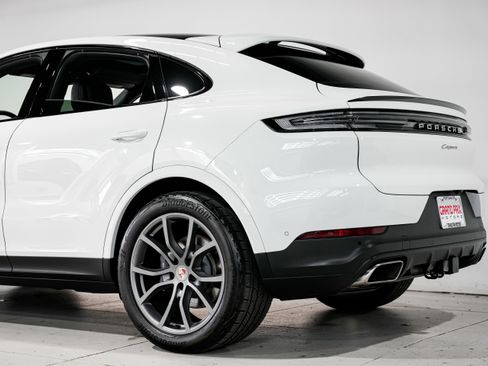 Used 2024 Porsche Cayenne w/ Premium Package Plus image 41