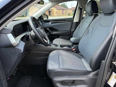 Used 2026 Volkswagen Tiguan SE AWD/4WD image 24