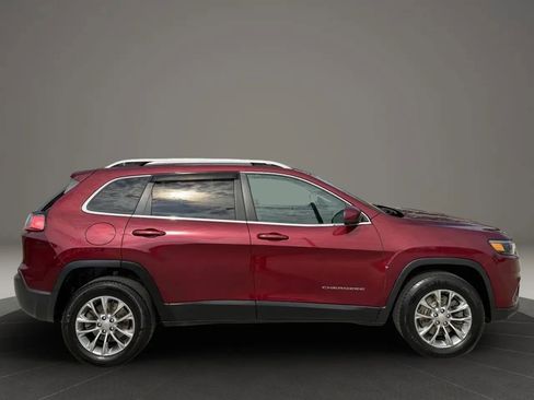 Used 2019 Jeep Cherokee Latitude Plus w/ Cold Weather Group AWD/4WD image 8