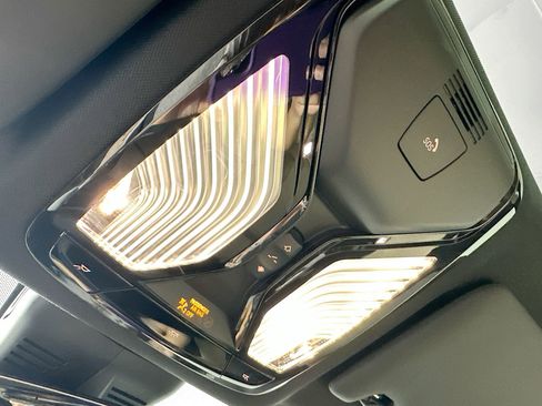 Used 2025 BMW 330i xDrive Sedan w/ M Sport Package image 17