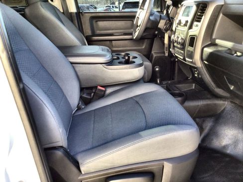 Used 2018 RAM 2500 Tradesman w/ Chrome Appearance Group image 29