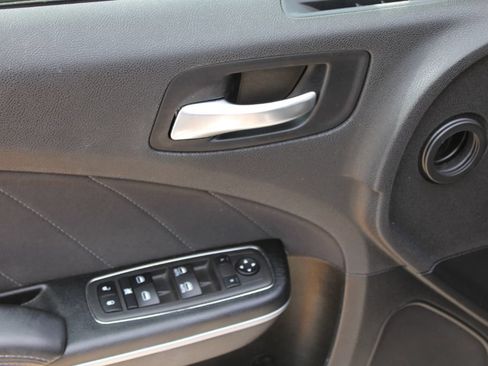 Used 2022 Dodge Charger SXT RWD image 9