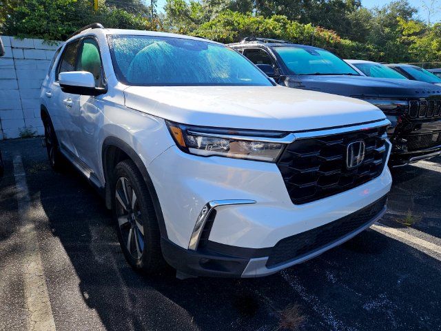 Used 2025 Honda Pilot Touring image 5