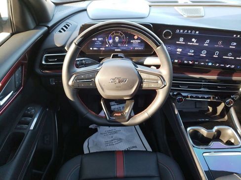 Used 2024 Chevrolet Traverse RS image 13