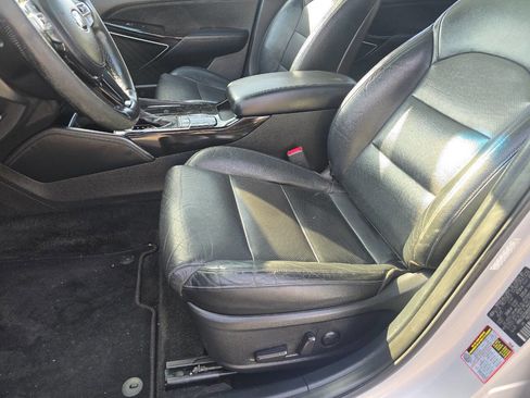 Used 2017 Kia Cadenza Premium w/ Luxury Package image 16