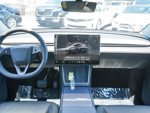 Used 2026 Tesla Model Y AWD image 10