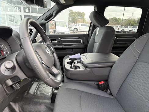 Used 2025 RAM 3500 Big Horn AWD/4WD image 14