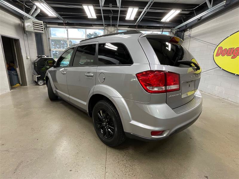 Used 2019 Dodge Journey SE w/ Connectivity Group FWD image 3