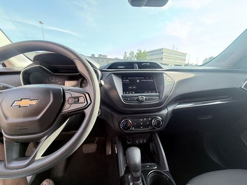 Used 2023 Chevrolet TrailBlazer LT FWD image 17