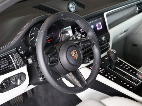 Certified 2025 Porsche Macan GTS AWD/4WD image 4