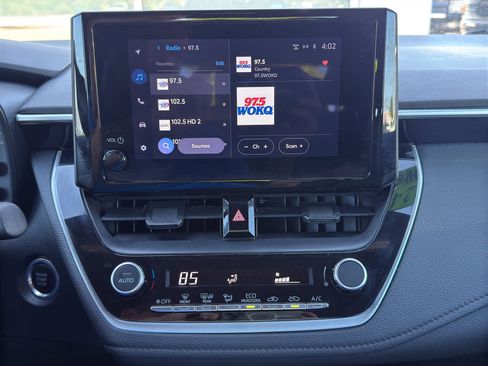 Used 2024 Toyota Corolla SE w/ SE Convenience Package FWD image 20