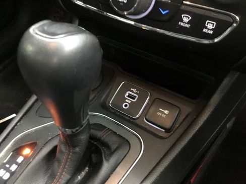 Used 2022 Jeep Cherokee Trailhawk w/ Sun, Sound & Nav Group image 24