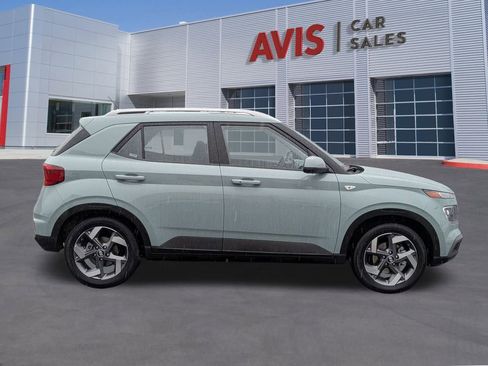 Used 2025 Hyundai Venue SEL image 5