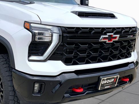 Used 2025 Chevrolet Silverado 2500 ZR2 w/ Technology Package AWD/4WD image 30