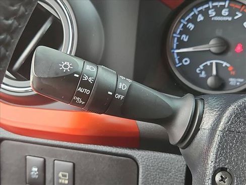 Used 2020 Toyota Tacoma TRD Sport w/ Advanced Technology Package AWD/4WD image 15